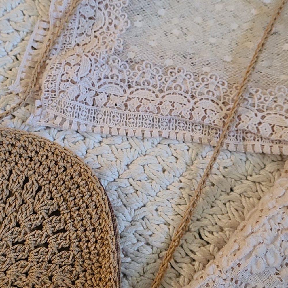 SALE  FREE PEOPLE UNIQUE CREME LACE TOP SMALL - Picture 7 of 16